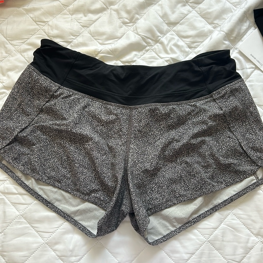 LULU LEMON PATTERNED SHORTS